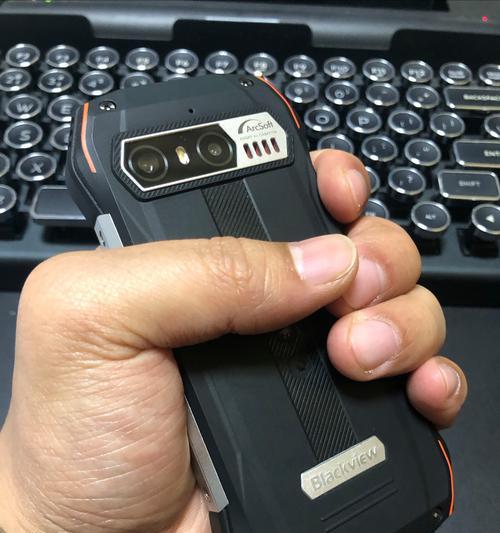 解决无线键盘显示器黑屏问题的有效方法（应对无线键盘显示器黑屏情况）
