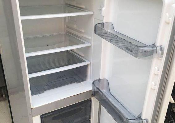 冰柜外壳修复方法与技巧（解决冰柜外壳破损的实用指南）