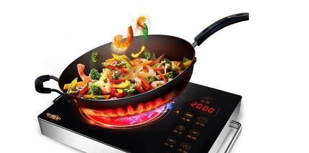 电磁炉底部变形不平的原因与解决方法（电磁炉底部变形的危害及如何修复）