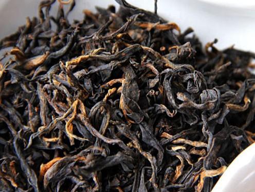 红茶与绿茶（探索红茶和绿茶之间的鲜明差异及其对人体的益处）