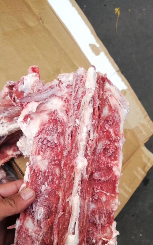 羊脊骨美味又简单（快速烹饪羊脊骨让你垂涎三尺）