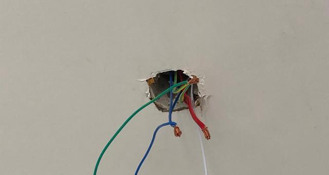 冰箱短路跳闸的原因及解决方法（揭秘冰箱短路跳闸的真相）