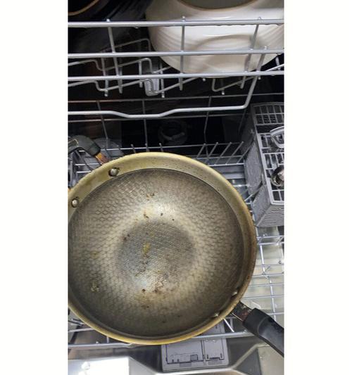 洗碗机漏水的修理方法（自己修理洗碗机内漏水问题的实用指南）