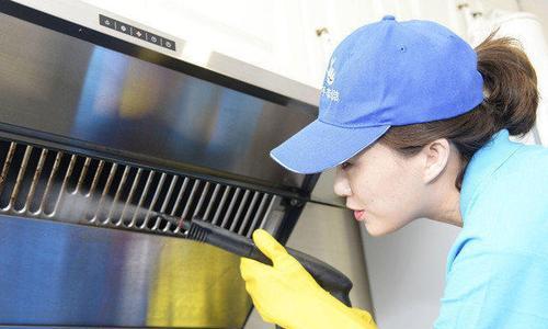 商用油烟机的清洗方法（轻松解决厨房油烟困扰）