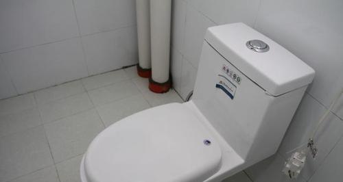 解决箭牌马桶不上水的维修方法（如何快速解决箭牌马桶不上水的问题）