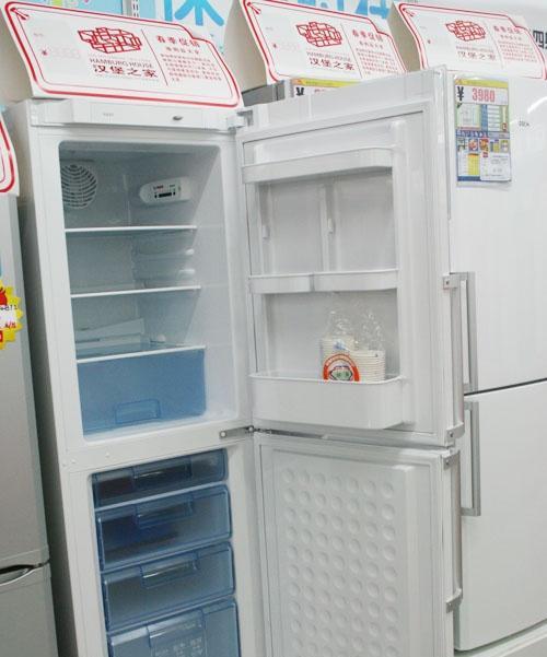 冰箱灯亮无制冷之困惑（为什么冰箱里的灯亮了却不制冷）