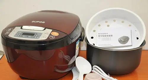 电饭煲盖子故障的修理方法（解决电饭煲盖子故障的简单技巧）