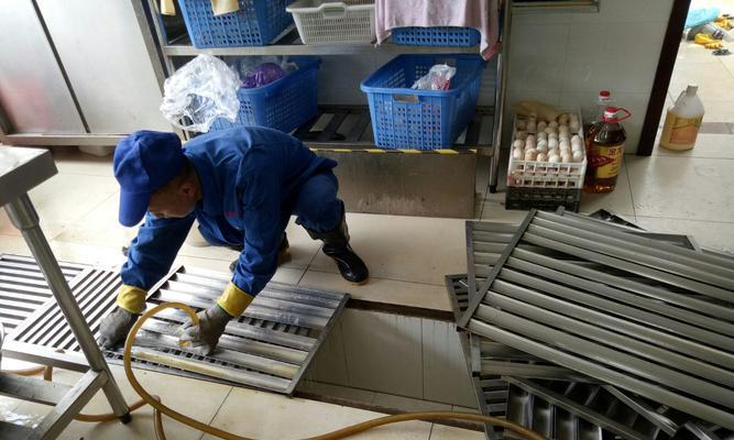 牙膏清洗抽油烟机内部有效吗？步骤和注意事项是什么？