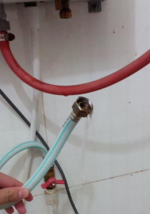 热水器进水管漏水原因是什么？如何快速解决？