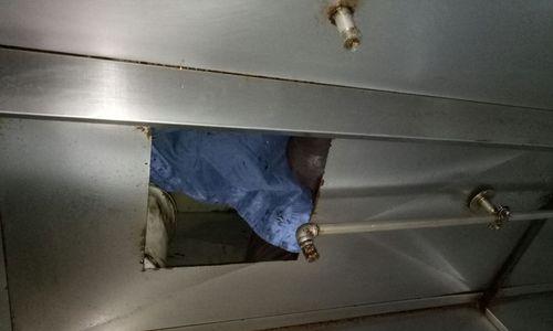下雨天清洗抽油烟机的正确方法是什么？