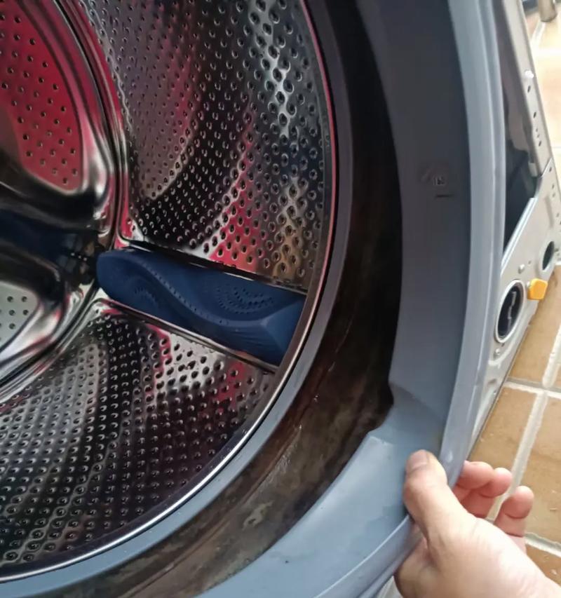 下雨天清洗抽油烟机的正确方法是什么？