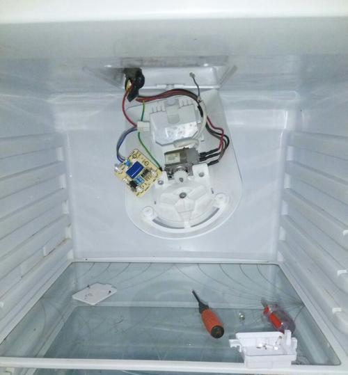 新飞冰箱灯不亮怎么修？照明灯常亮如何检测？