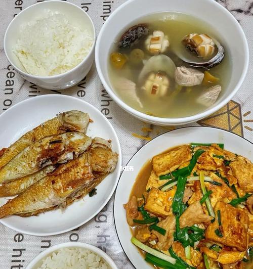 双人对拍吃饭时手机拍照的最佳角度是什么？