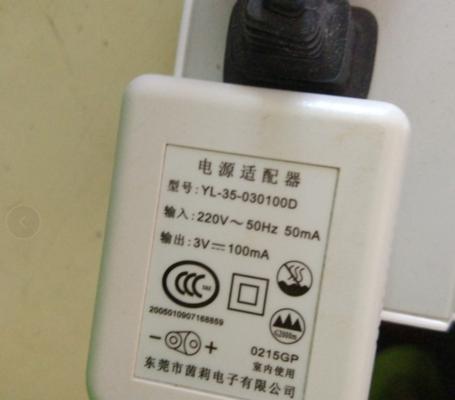 小熊剃毛机充电器的标准电压是多少？