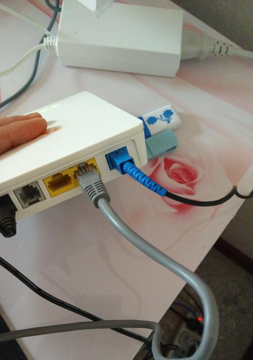 如何隐藏路由器的插头？隐藏时可能遇到哪些问题？